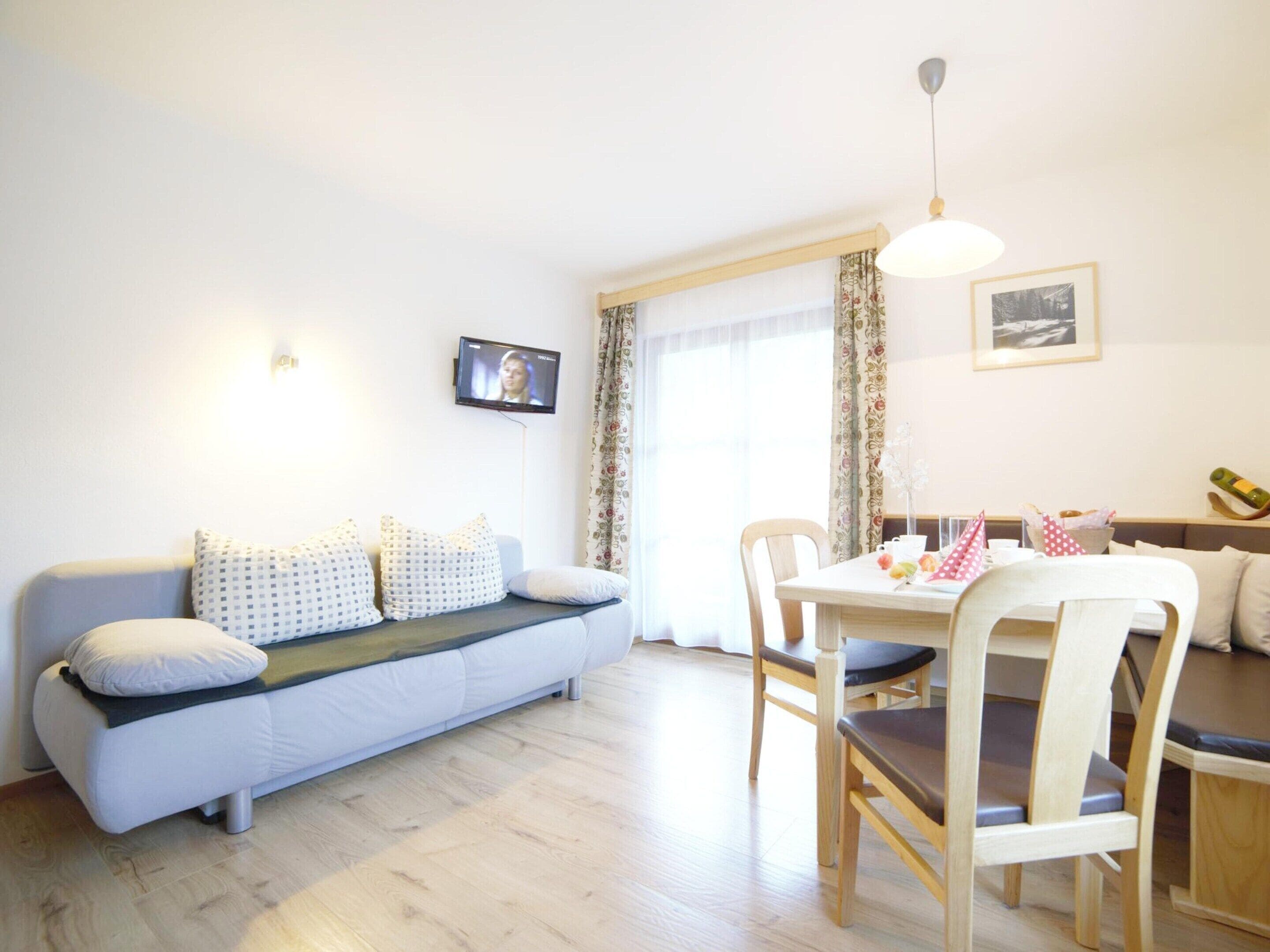 Classic-Apartment, 1 Schlafzimmer | Wohnzimmer
