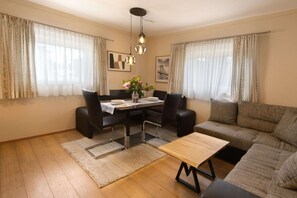 Living room - Tranquil Apartment in the Centre of Seefeld (Seefeld in Tirol)
