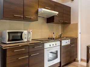 Apartament Deluxe, 3 dormitoris | Cuina privada | Frigorífic, microones, forn i rentaplats 