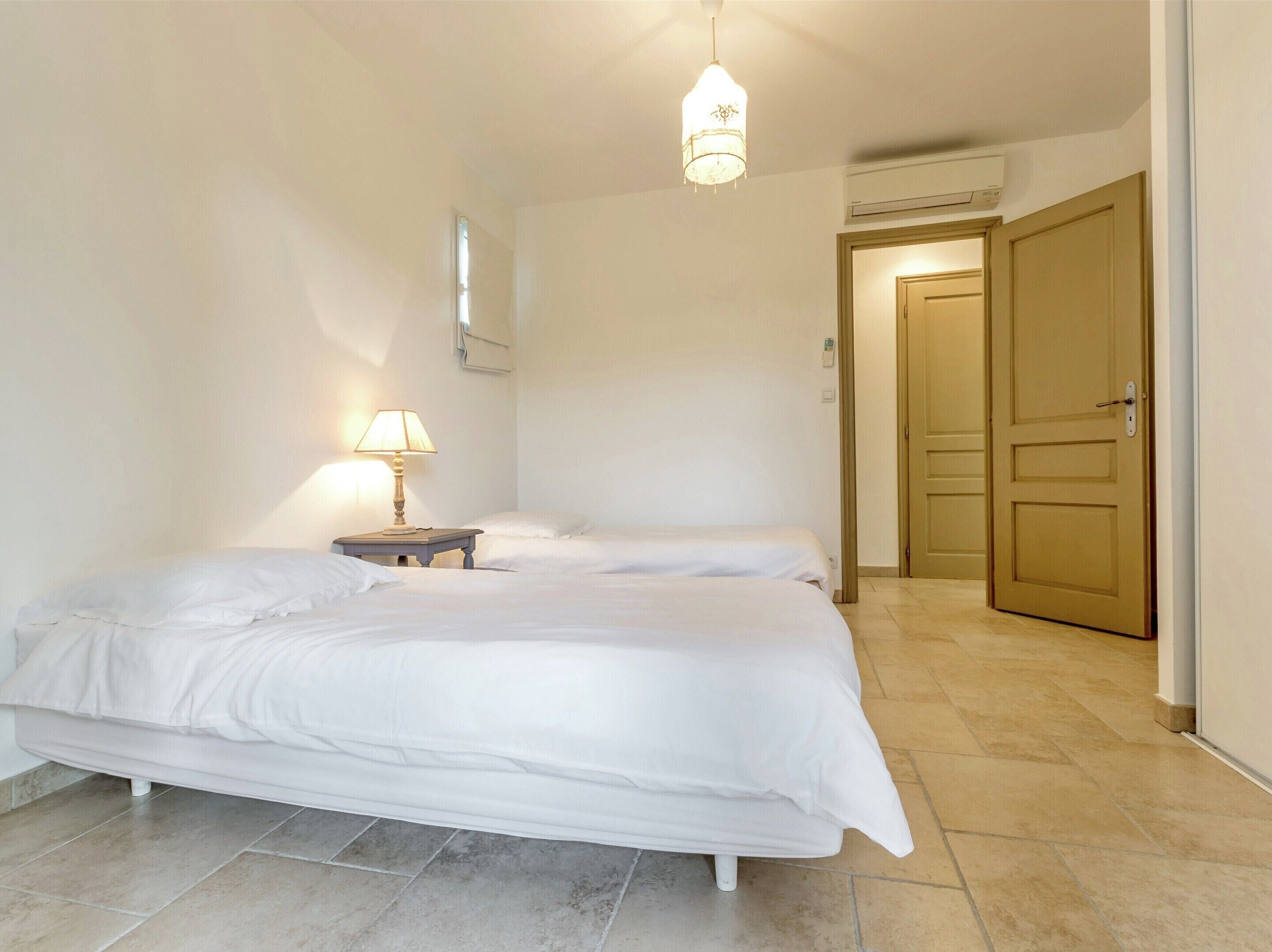 Classic Apartment, 2 Bedrooms | 5 bedrooms, individually furnished, bed sheets