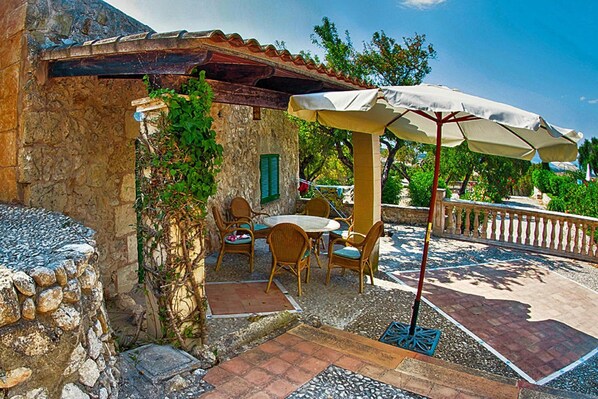 Outdoor dining - Finca in Muro With Panoramic Views (Santa Margalida)
