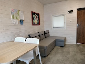 Casa rodante clásica, 3 habitaciones | Sala de estar