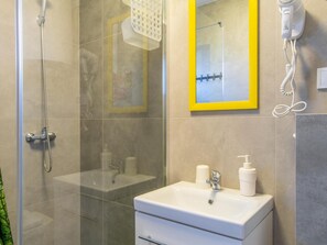 Classic Mobile Home, 3 Bedrooms | Bathroom - Holiday Homes for 6 People, Miedzyzdroje (Międzyzdroje)