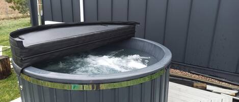 Classic House, 3 Bedrooms | Outdoor spa tub