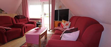 Classic Apartment, 2 Bedrooms | Living room