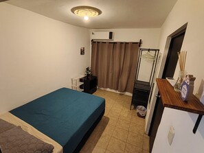 2 Schlafzimmer, Schreibtisch, Bügeleisen/Bügelbrett, kostenloses WLAN