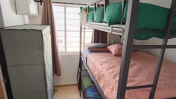 2 bedrooms, desk, iron/ironing board, free WiFi
