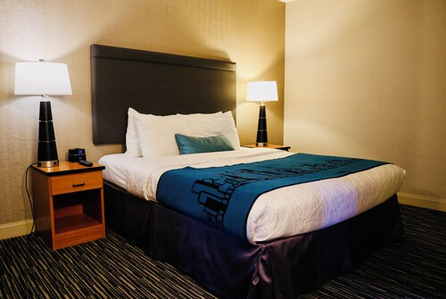Cozy 1 Bedroom & Living Room Hotel Suite in SOMA,Free Parking, Breakfast,Moscone