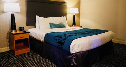 Cozy 1 Bedroom & Living Room Hotel Suite in SOMA,Free Parking, Breakfast,Moscone