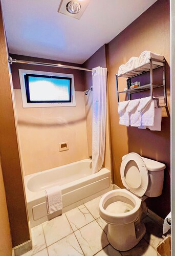 Cozy 1 Bedroom & Living Room Hotel Suite in SOMA,Free Parking, Breakfast,Moscone