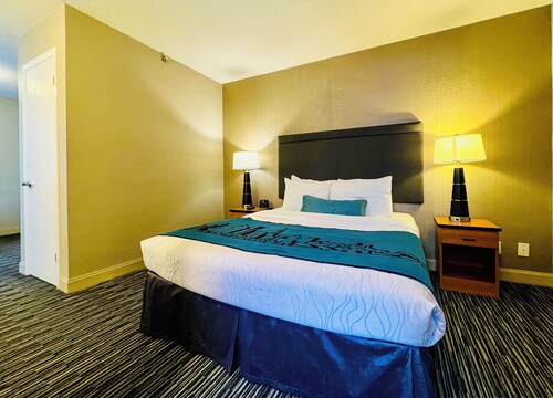 Cozy 1 Bedroom & Living Room Hotel Suite in SOMA,Free Parking, Breakfast,Moscone