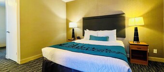 Cozy 1 Bedroom & Living Room Hotel Suite in SOMA,Free Parking, Breakfast,Moscone