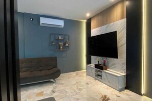 Living area - 4BR 16pax LYL Jaccuzi Private Pool House ipoh (Ipoh)