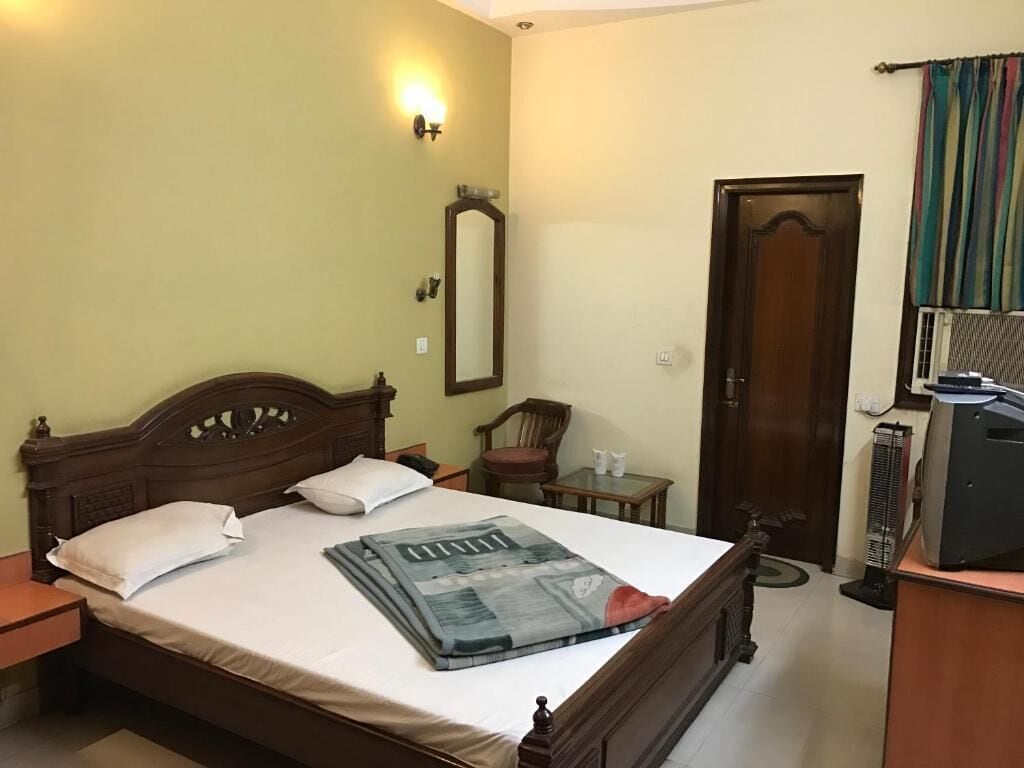 Standard Double Room, Air conditioning | Free WiFi, bed sheets