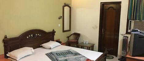Standard Double Room, Air conditioning | Free WiFi, bed sheets