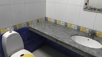 Quarto casal superluxo, ar-condicionado, vista para a cidade | Banheiro