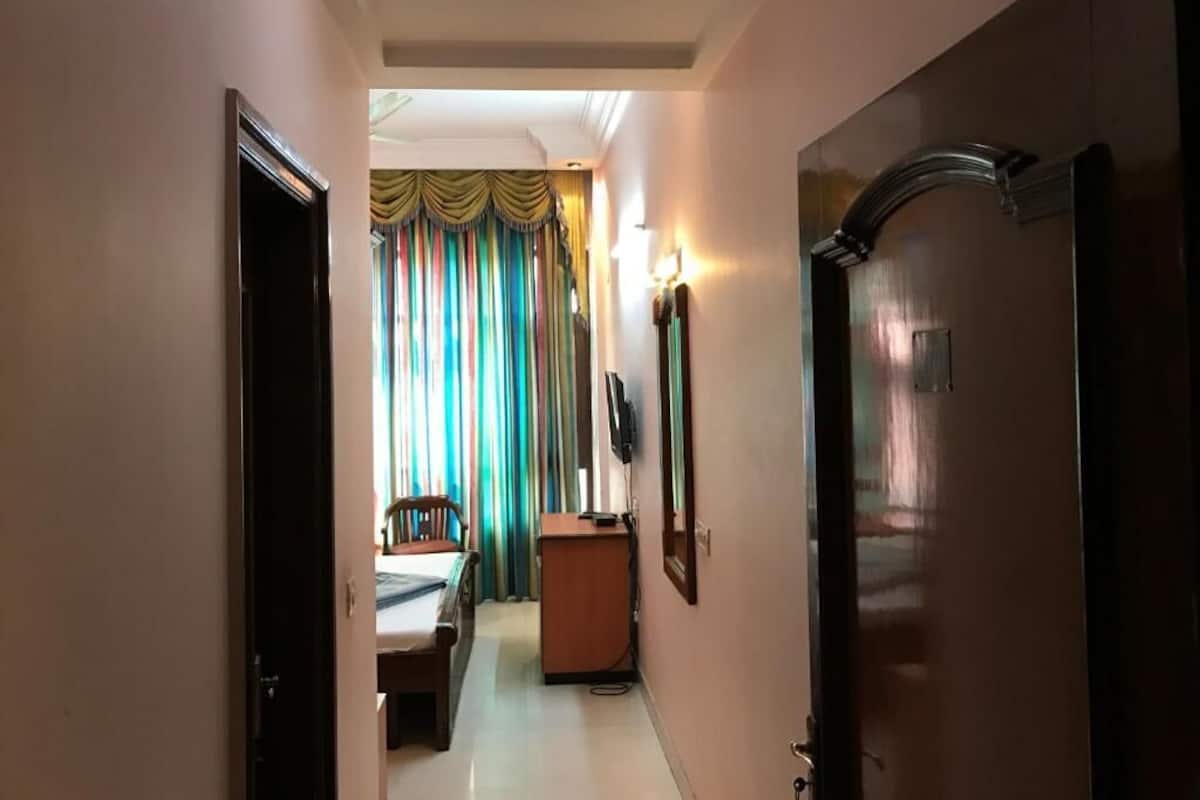 Phòng đôi Cao cấp, máy điều hòa, quang cảnh thành phố