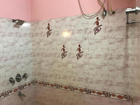 Shower, free toiletries, slippers, towels. Hotel D R International