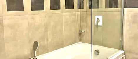 Combined shower/bathtub, hair dryer, towels, soap