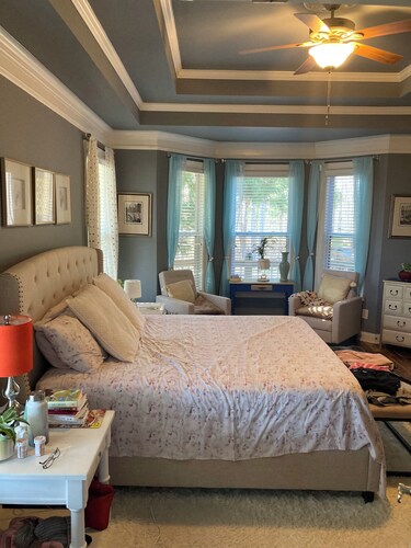 Splendidly peaceful, spacious house just far away from hustle-bustle!