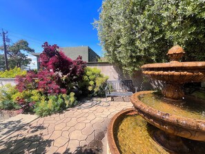 Terrace/patio - Three Bridge Bayview Bungalow in charming Kensington perfect for relaxing stays (Kensington)