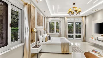 Deluxe Villa | Iron/ironing board, free WiFi