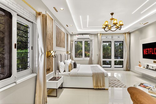 ELIVAAS Crystal Farms 3BHK with Pvt Pool