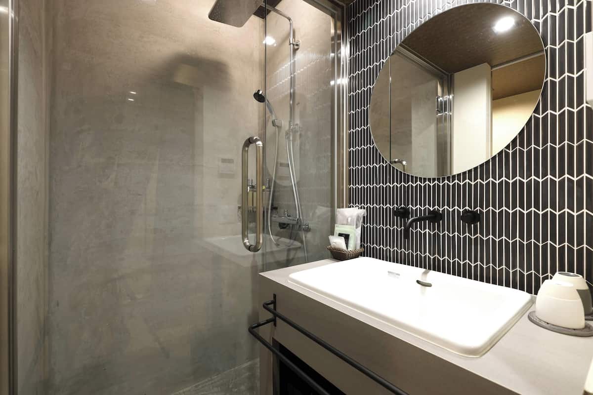 Standard Room | Bathroom