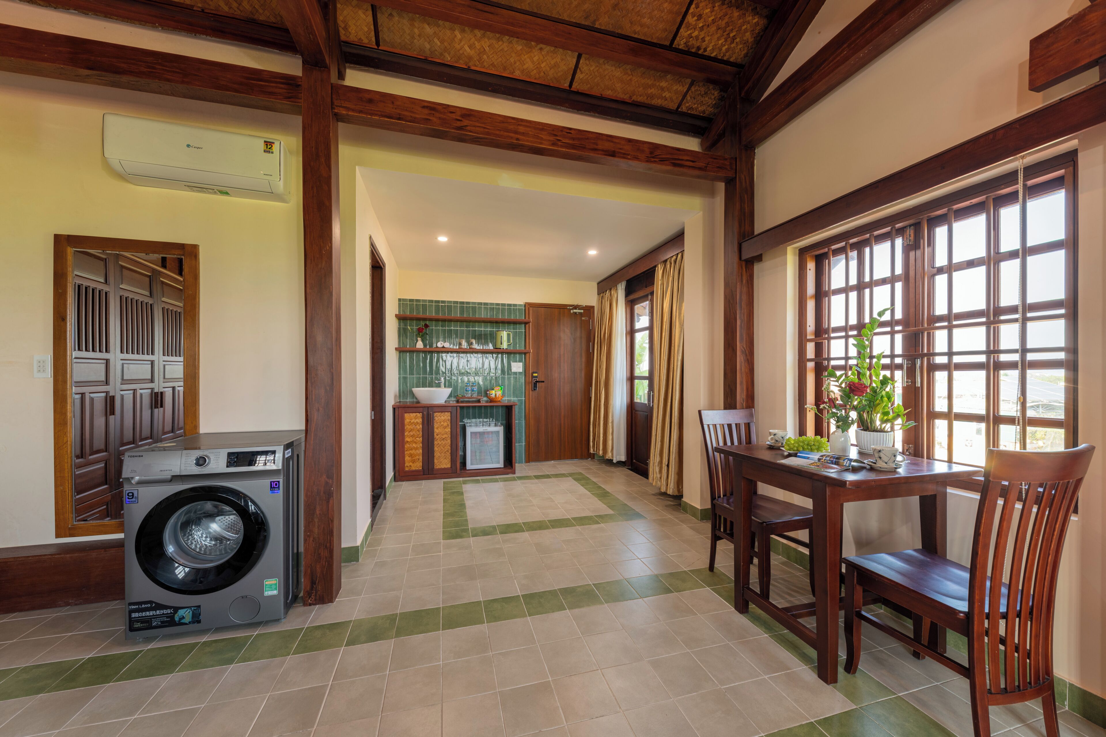 Junior Suite, Balcony, Garden View | Interior