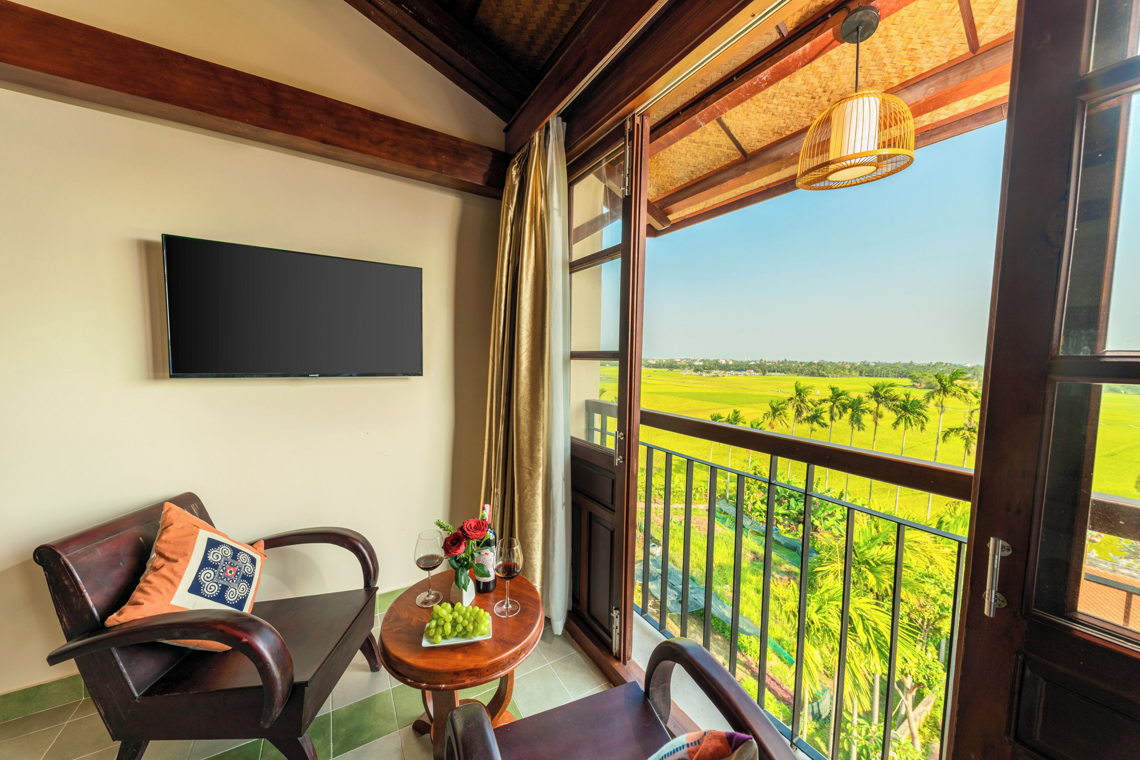 Junior Suite, Balcony, Garden View | Living area