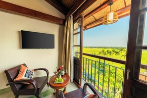 Juniorsvit - balkong - utsikt mot trädgården | Vardagsrum