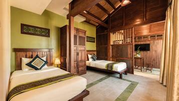 Two-bedroom Signature Suite | Minibar, WiFi (free), bed sheets