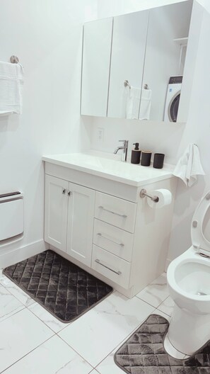 Bathroom - Room-premium Stay in a Chic and Bright b (Québec City)