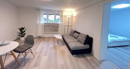Modern Refurbished Flat • Self Check-in • Parking