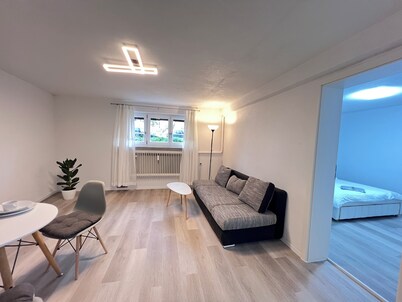 Modern Refurbished Flat • Self Check-in • Parking