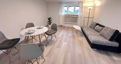 Modern Refurbished Flat • Self Check-in • Parking