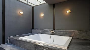 室外 SPA 浴池