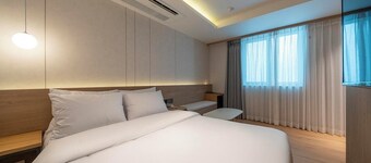 Busan Yongho-dong Athena Hotel