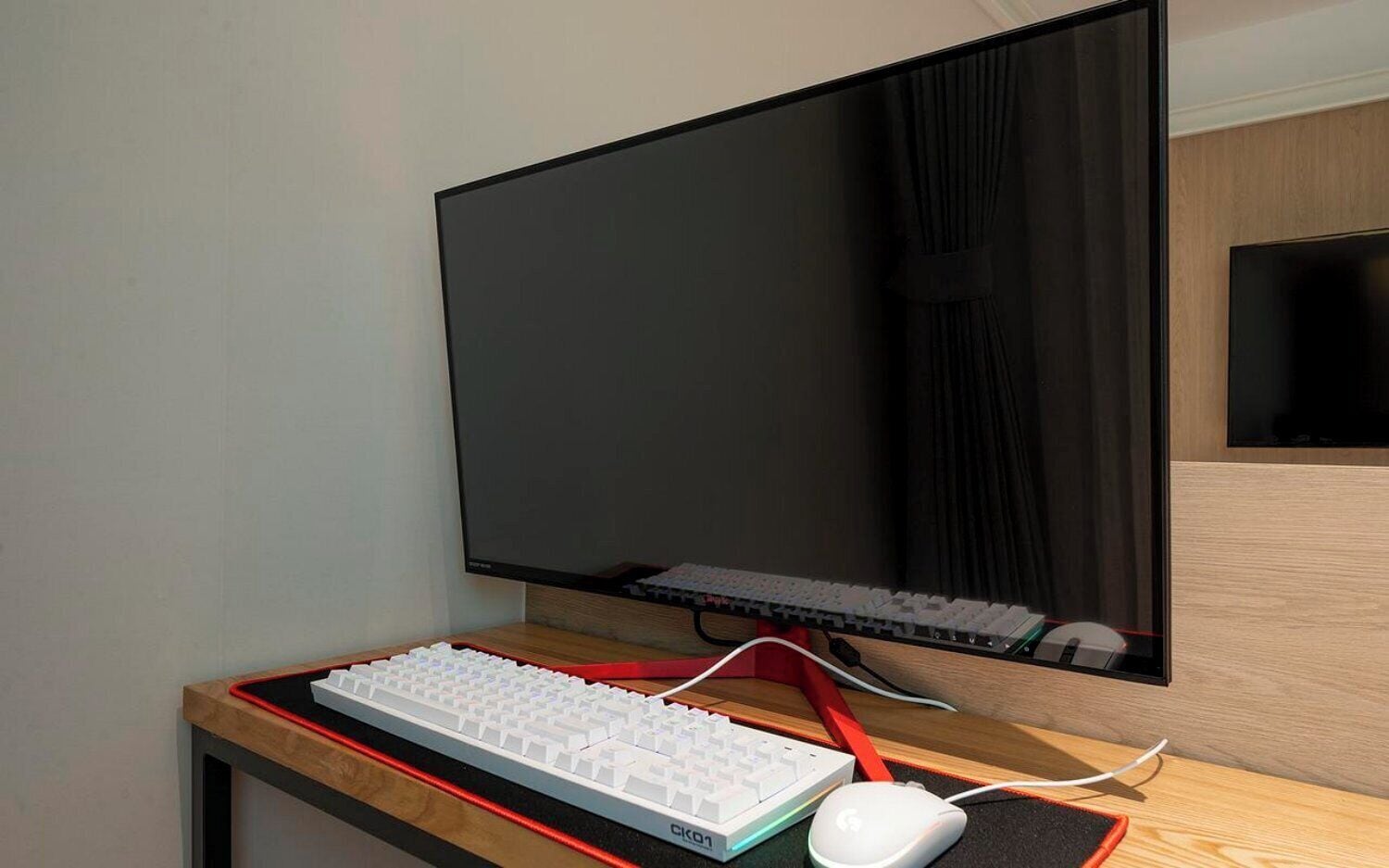 Free WiFi, bed sheets
