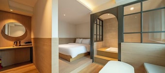 Busan Yongho-dong Athena Hotel