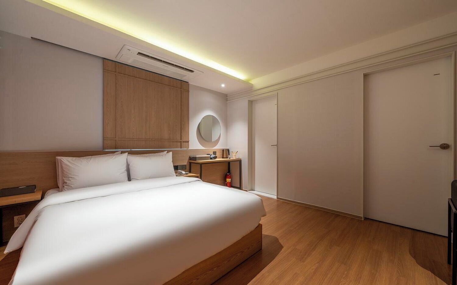 Free WiFi, bed sheets