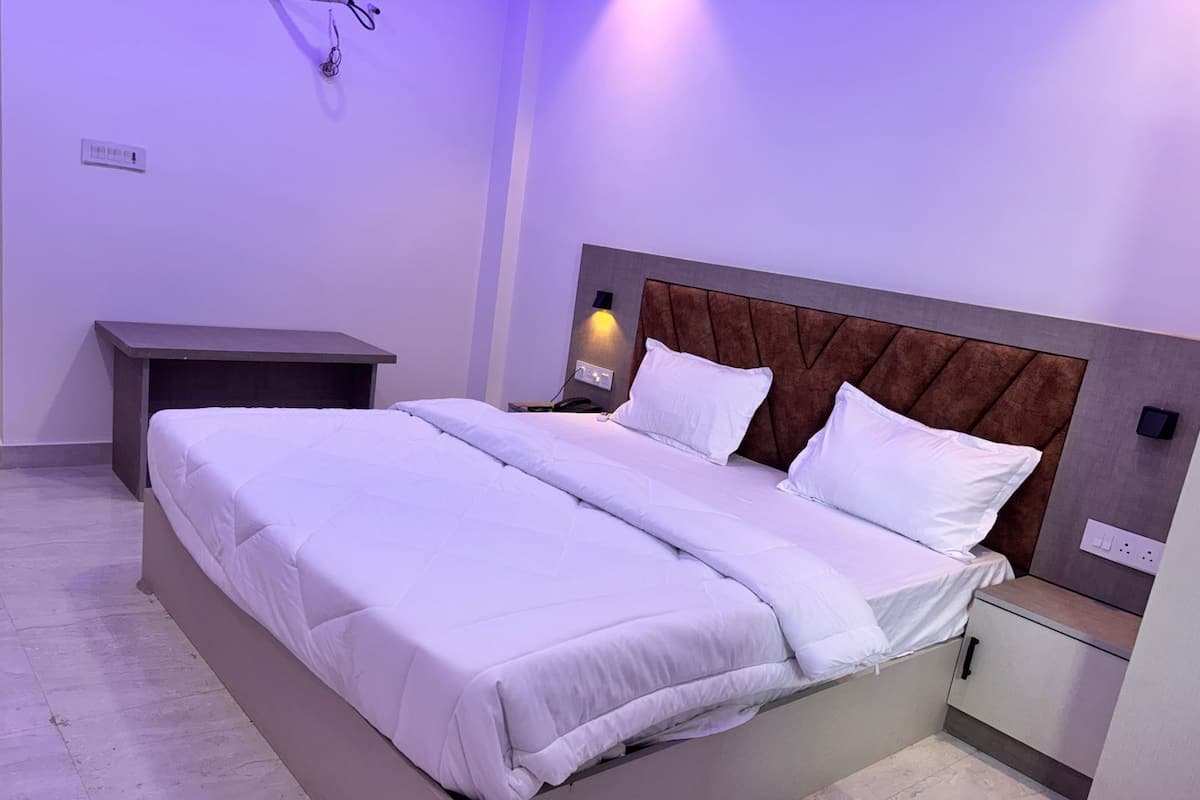 Deluxe Triple Room, City View