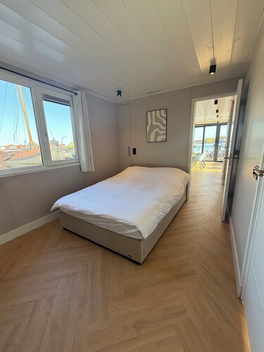 Unique stay on the water, houseboat Loosdrecht