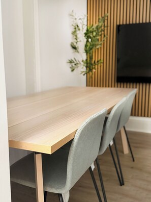 Dining - Cozy home in 20 min to NYC FIFA Finals (Jersey City)
