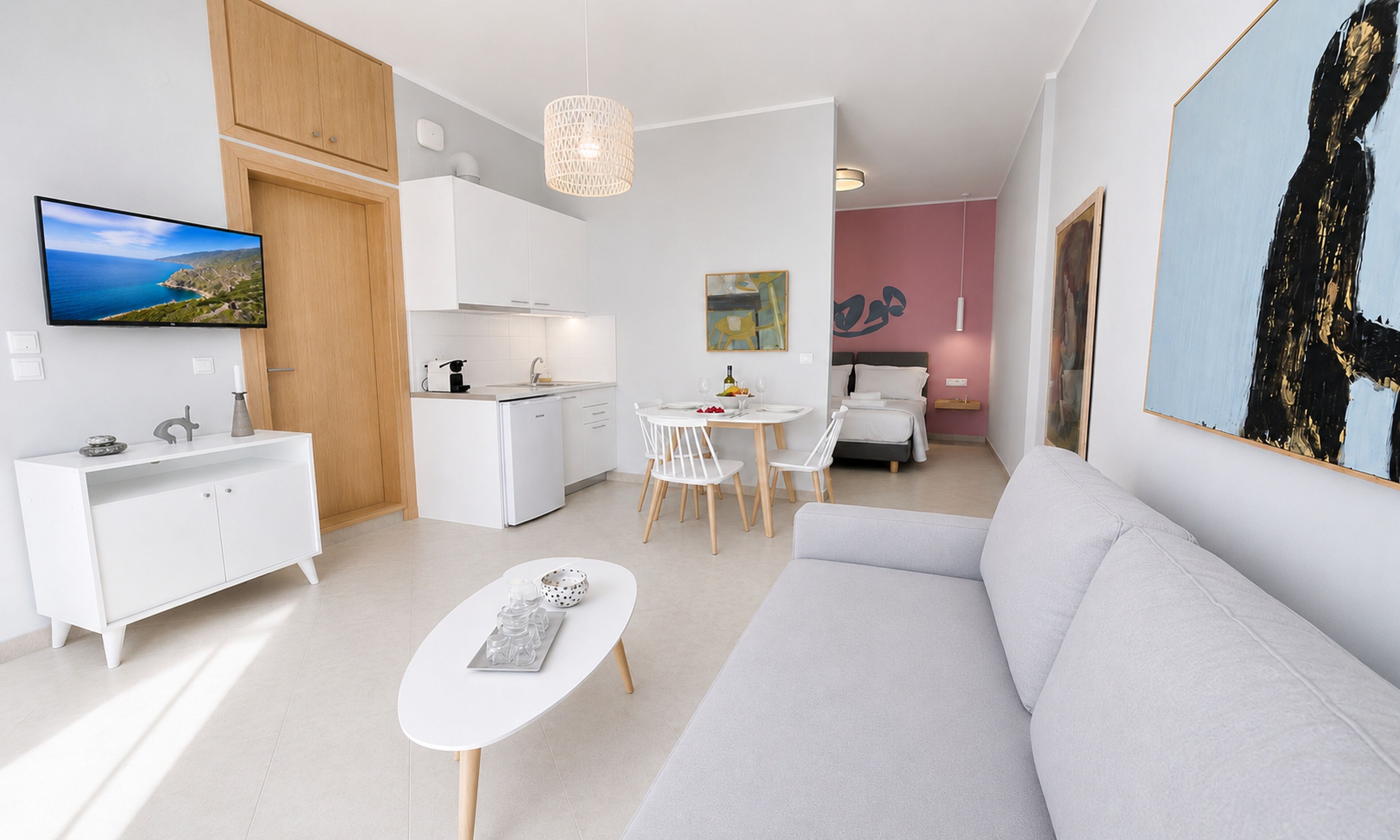 Eine moderne Wohnung mit Küche, Essbereich und Wohnzimmer.