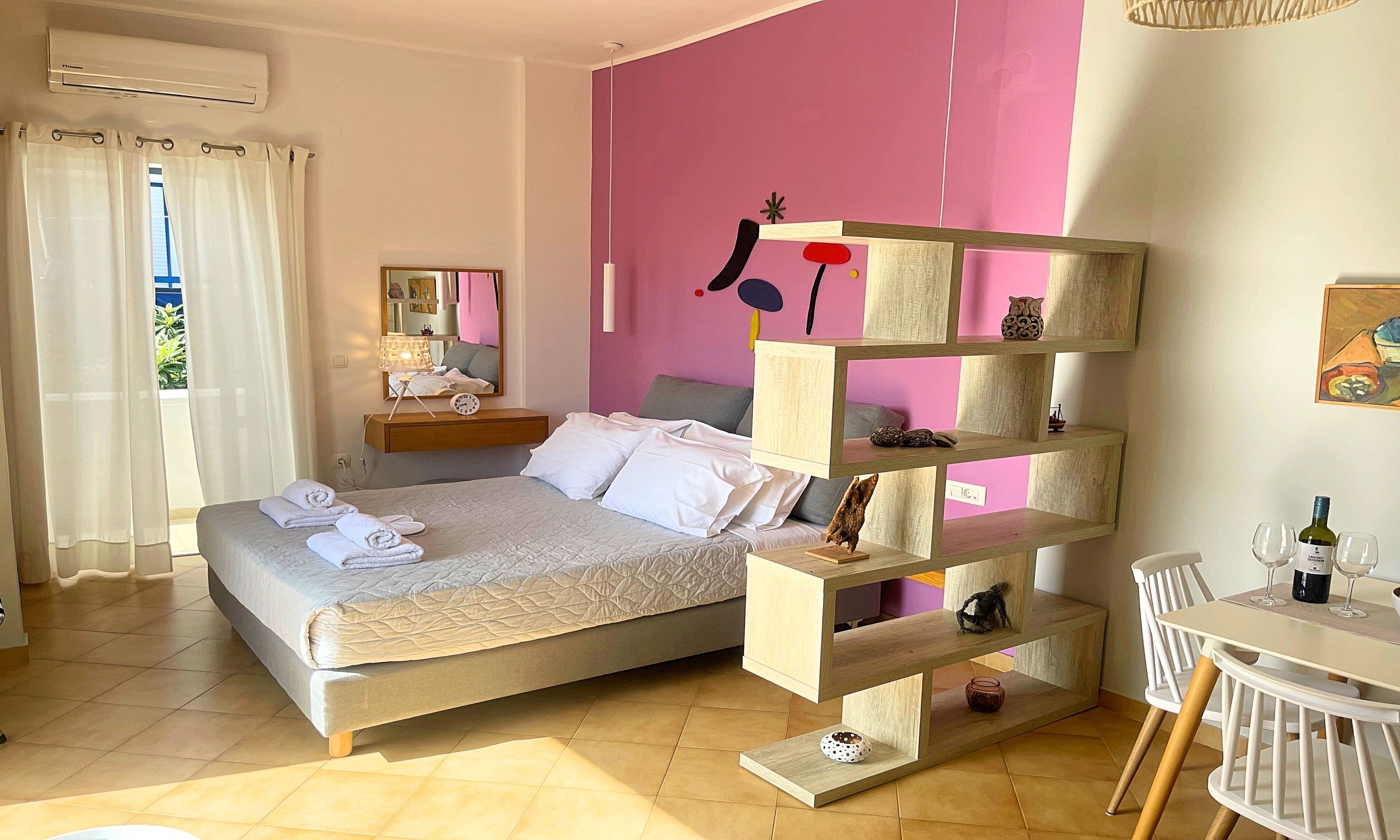 Studio, parveke, kaupunkinäköala