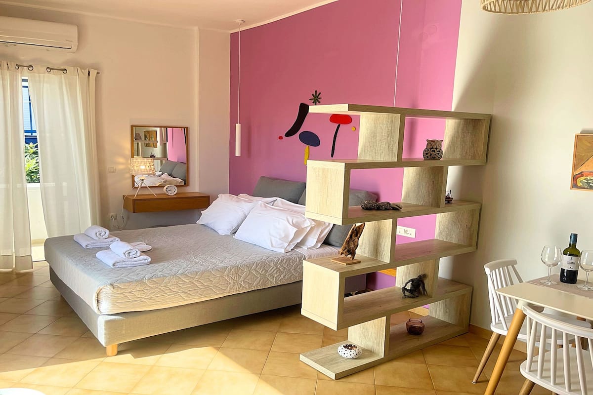 Studio, balcon, vue ville | Coffres-forts dans les chambres, décoration personnalisée