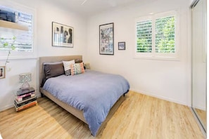 2 Schlafzimmer, Zimmersafe, Schreibtisch, Bügeleisen/Bügelbrett