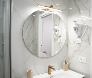 Quarto casal conforto, 1 cama Queen, banheiro privativo | Banheiro