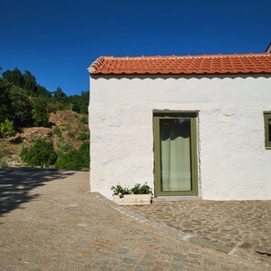 House, 3 Bedrooms, Patio | Exterior detail - Grandfather's House Quinta D'azenha (Marco de Canaveses)